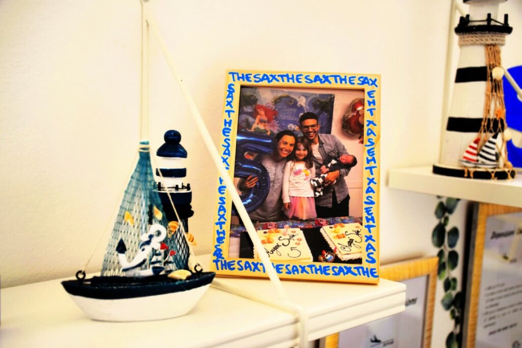 foto famiglia Sa con cornice the sax appartamenti